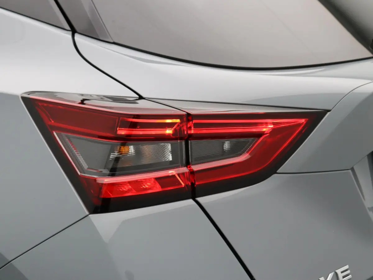 1.0 DIG-T Business Premium | Stoel en stuur verwarming | Climate control | Navigatie | Achteruitrij camera | Elektronische handrem met autohold | DAB radio |