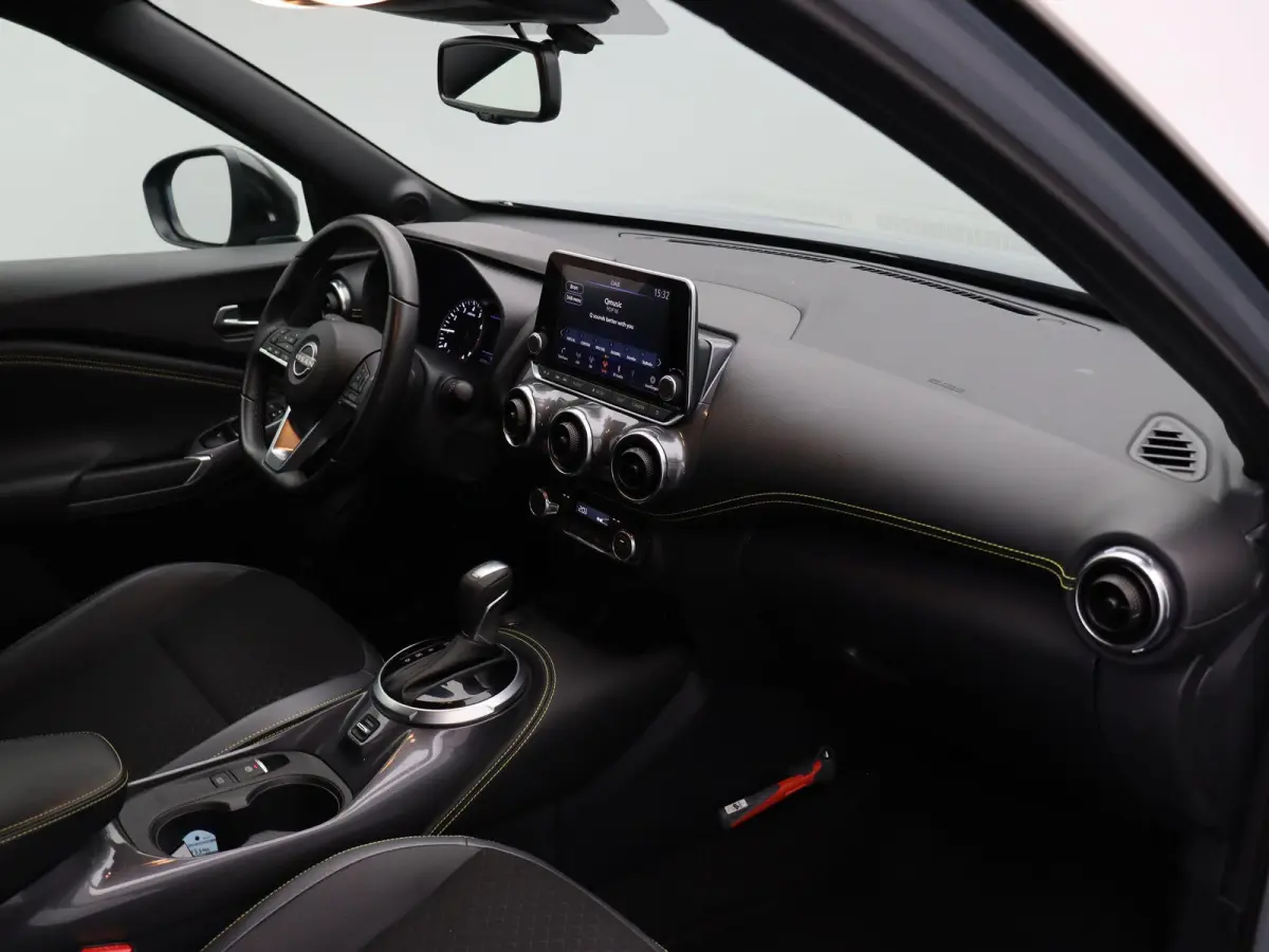 1.0 DIG-T Business Premium | Stoel en stuur verwarming | Climate control | Navigatie | Achteruitrij camera | Elektronische handrem met autohold | DAB radio |