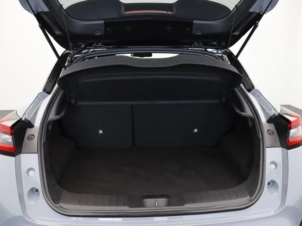 1.0 DIG-T Business Premium | Stoel en stuur verwarming | Climate control | Navigatie | Achteruitrij camera | Elektronische handrem met autohold | DAB radio |