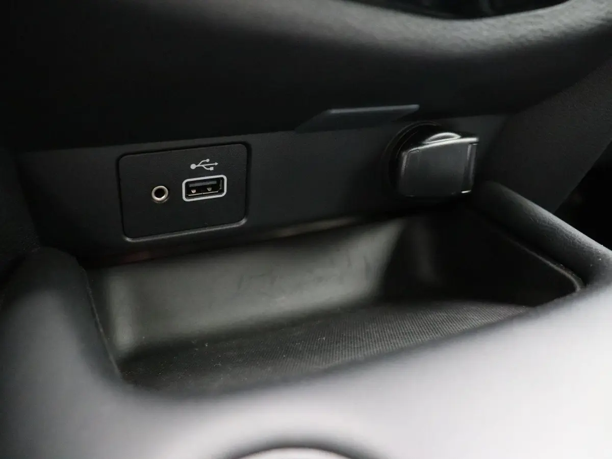 1.0 DIG-T Business Premium | Stoel en stuur verwarming | Climate control | Navigatie | Achteruitrij camera | Elektronische handrem met autohold | DAB radio |