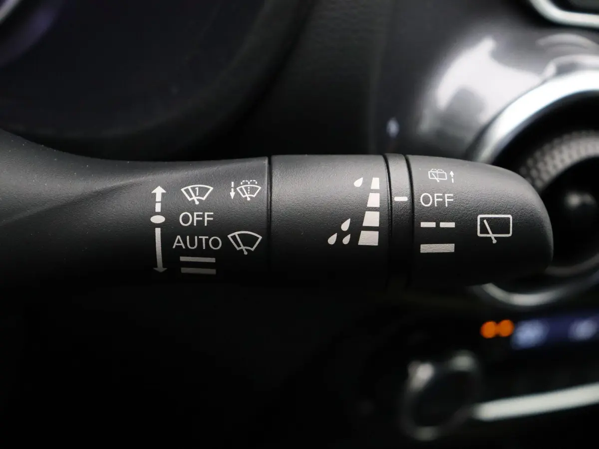 1.0 DIG-T Business Premium | Stoel en stuur verwarming | Climate control | Navigatie | Achteruitrij camera | Elektronische handrem met autohold | DAB radio |