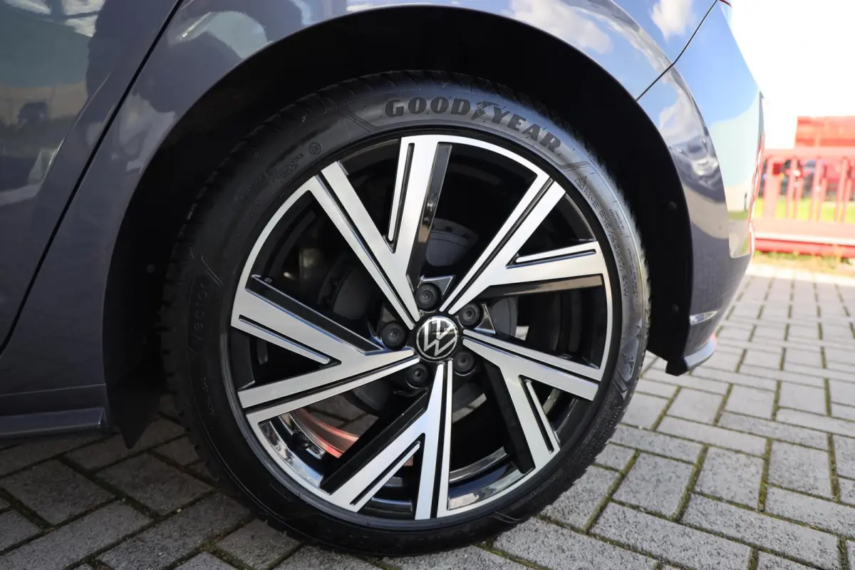 1.0 TSI R-Line Business|IQ-Light|Camera|Stoelverw.|Apple carplay/android auto|