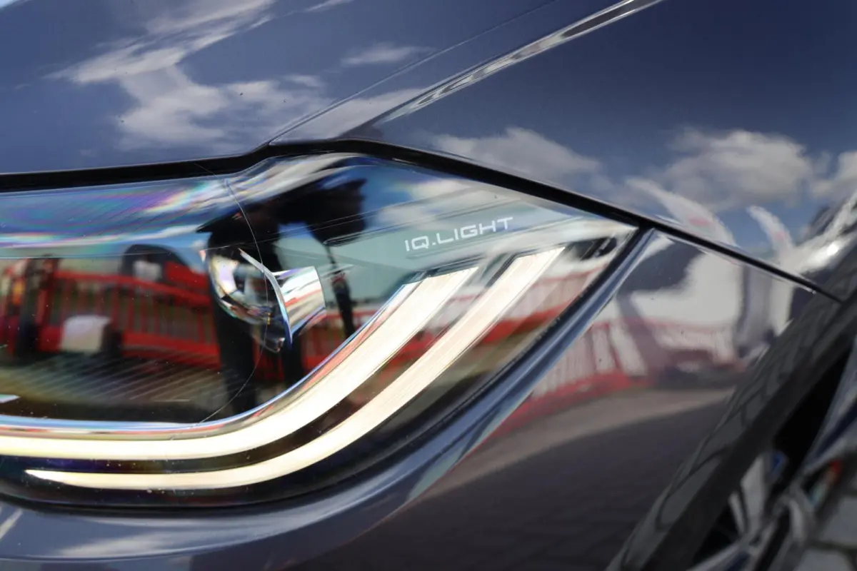 1.0 TSI R-Line Business|IQ-Light|Camera|Stoelverw.|Apple carplay/android auto|