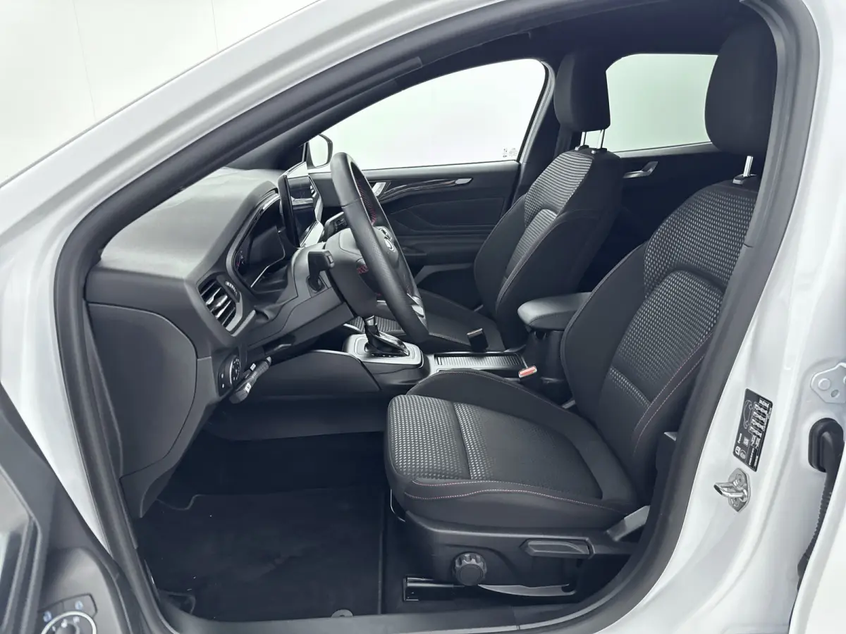 1.0 EcoBoost Hybrid ST Line | Automaat | 100% Dealer o.h. | Trekhaak | Winter-pack | LED | Apple carplay / andriod auto | Privacy-glass