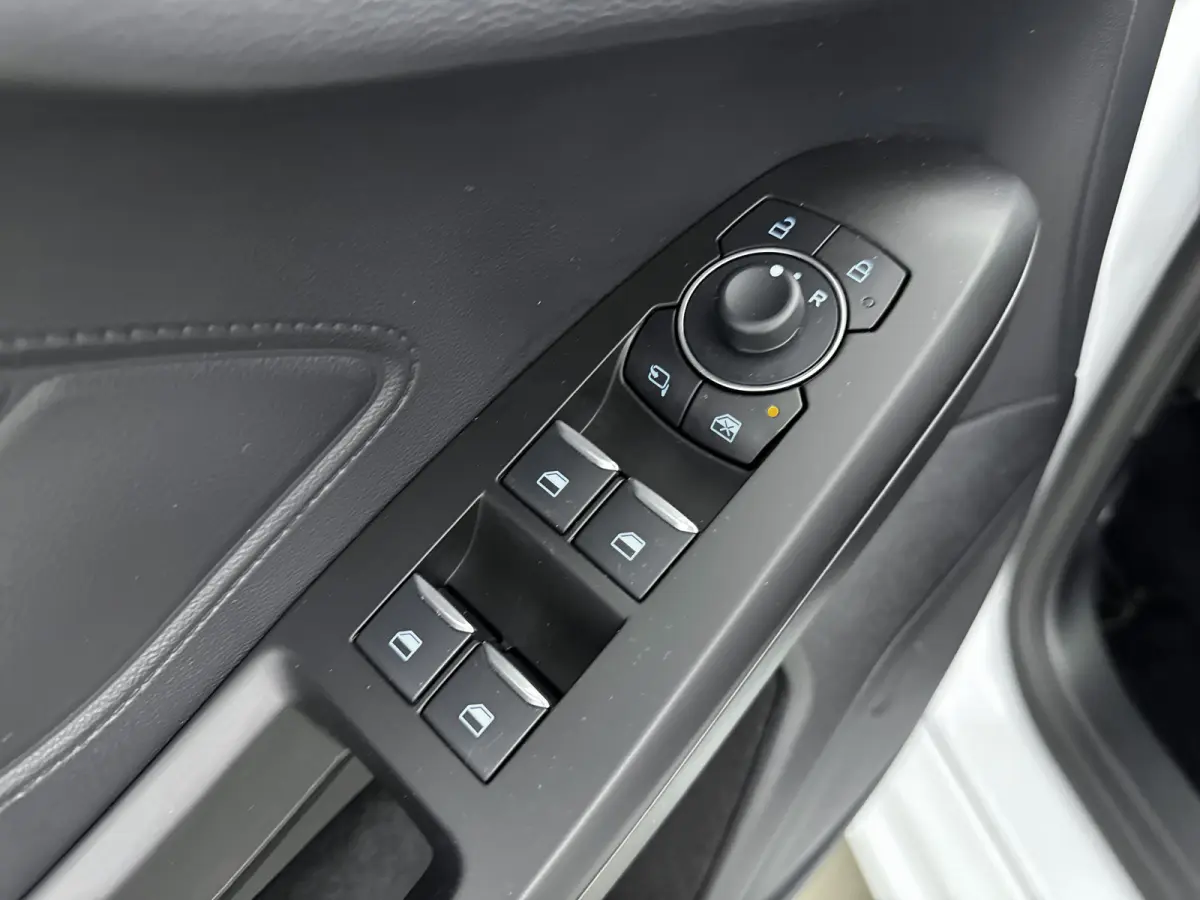 1.0 EcoBoost Hybrid ST Line | Automaat | 100% Dealer o.h. | Trekhaak | Winter-pack | LED | Apple carplay / andriod auto | Privacy-glass