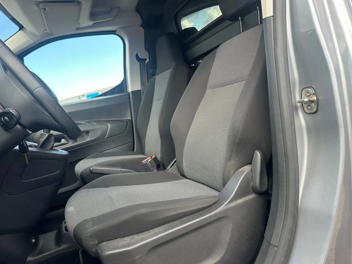 1.5 BlueHDI Pro Trekhaak | Houten Vloer | Airco | Cruise Control | Bluetooth | Airco | Bluetooth | Centrale deurvergrendeling met afstandsbediening