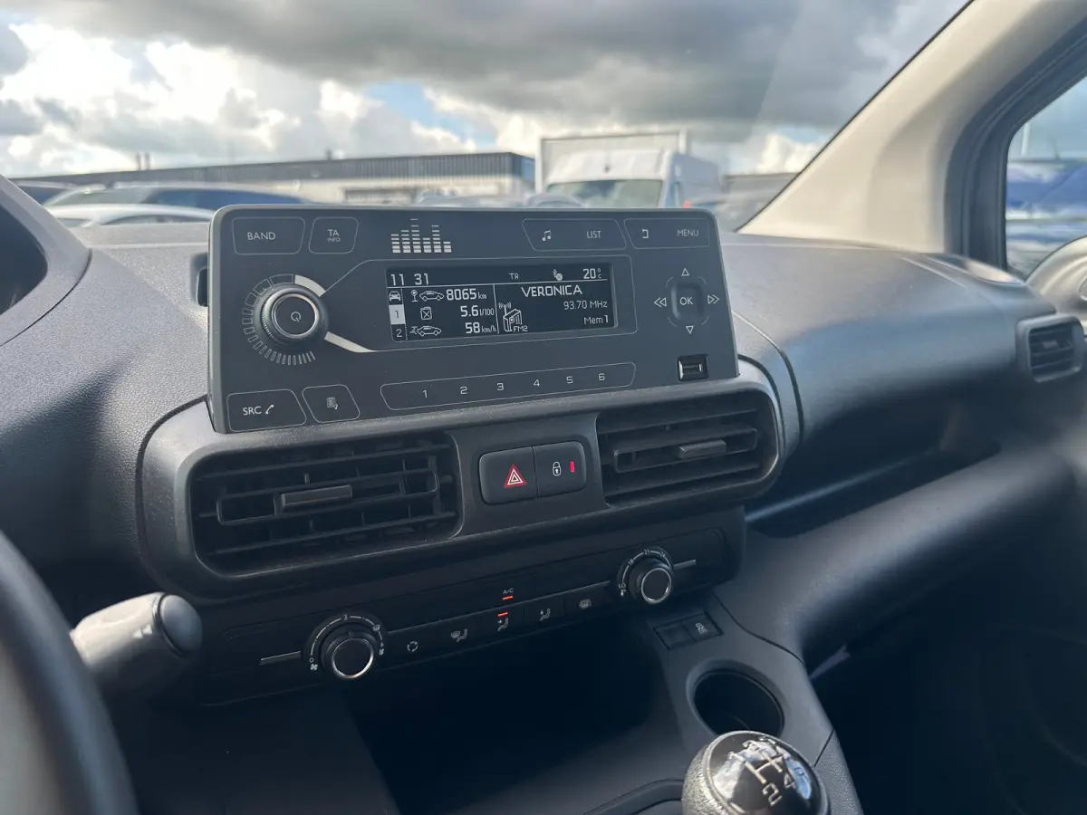 1.5 BlueHDI Pro Trekhaak | Houten Vloer | Airco | Cruise Control | Bluetooth | Airco | Bluetooth | Centrale deurvergrendeling met afstandsbediening