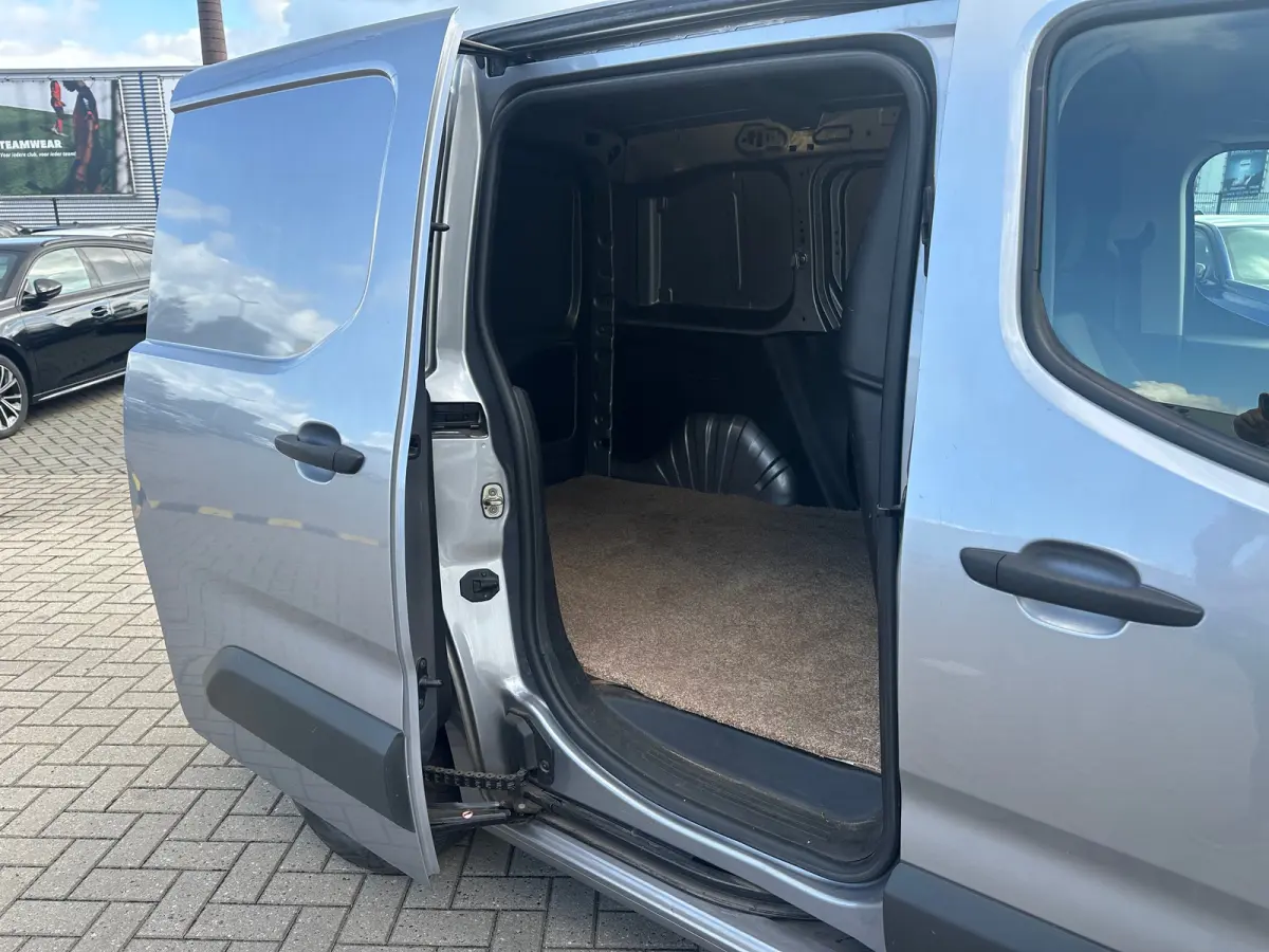 1.5 BlueHDI Pro Trekhaak | Houten Vloer | Airco | Cruise Control | Bluetooth | Airco | Bluetooth | Centrale deurvergrendeling met afstandsbediening
