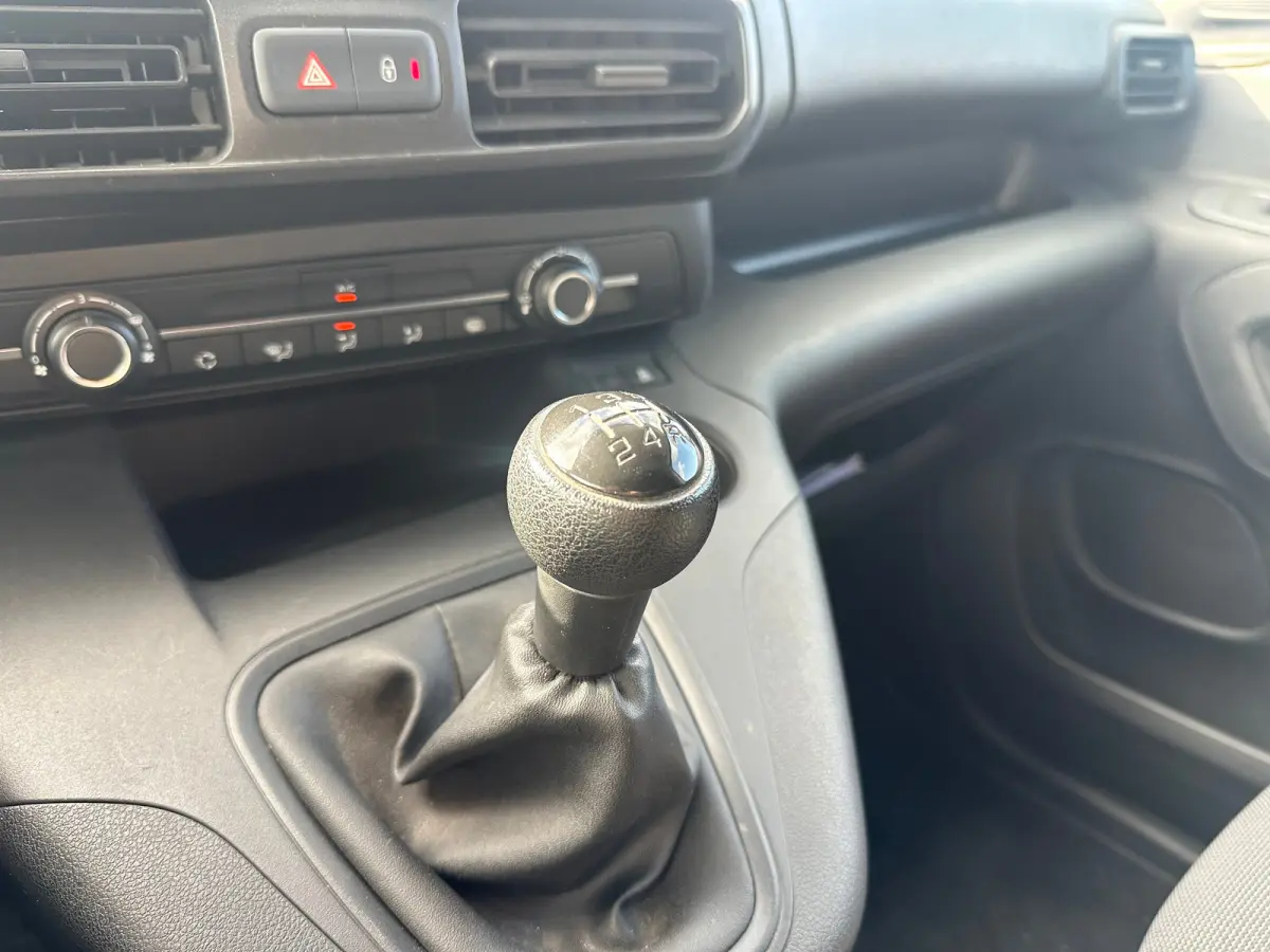 1.5 BlueHDI Pro Trekhaak | Houten Vloer | Airco | Cruise Control | Bluetooth | Airco | Bluetooth | Centrale deurvergrendeling met afstandsbediening
