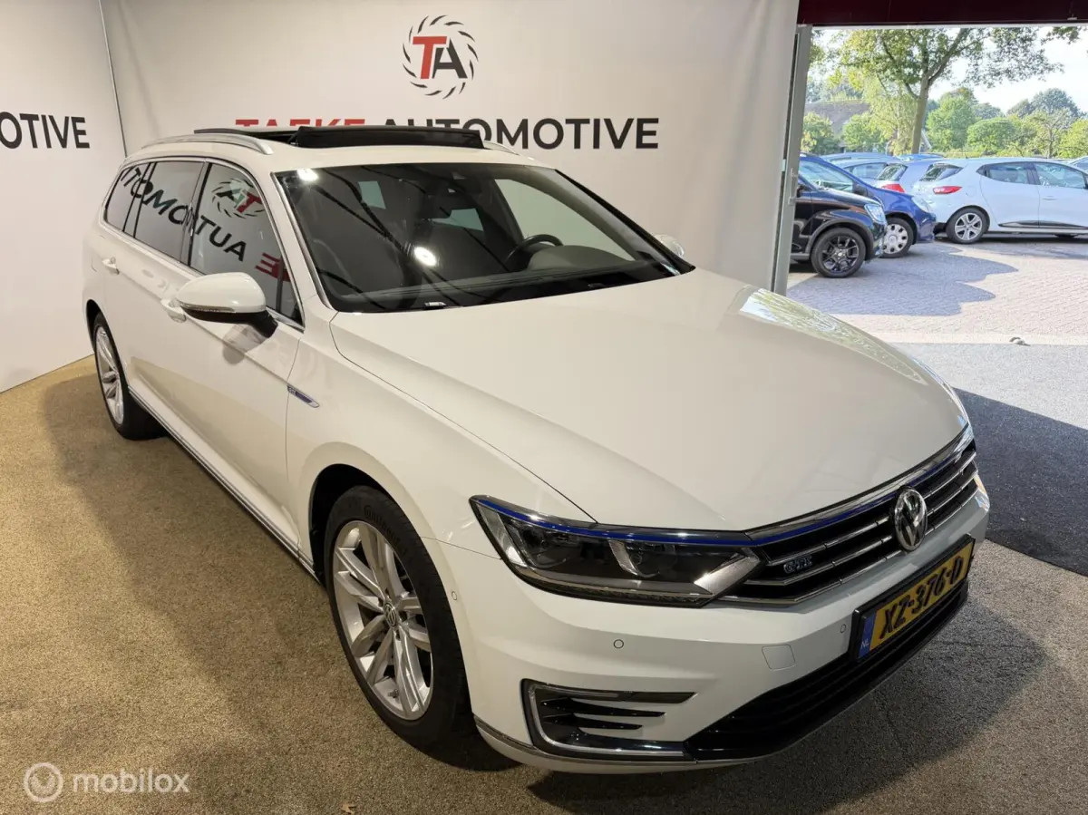 1.4 TSI GTE Highline PANO/LEDER
