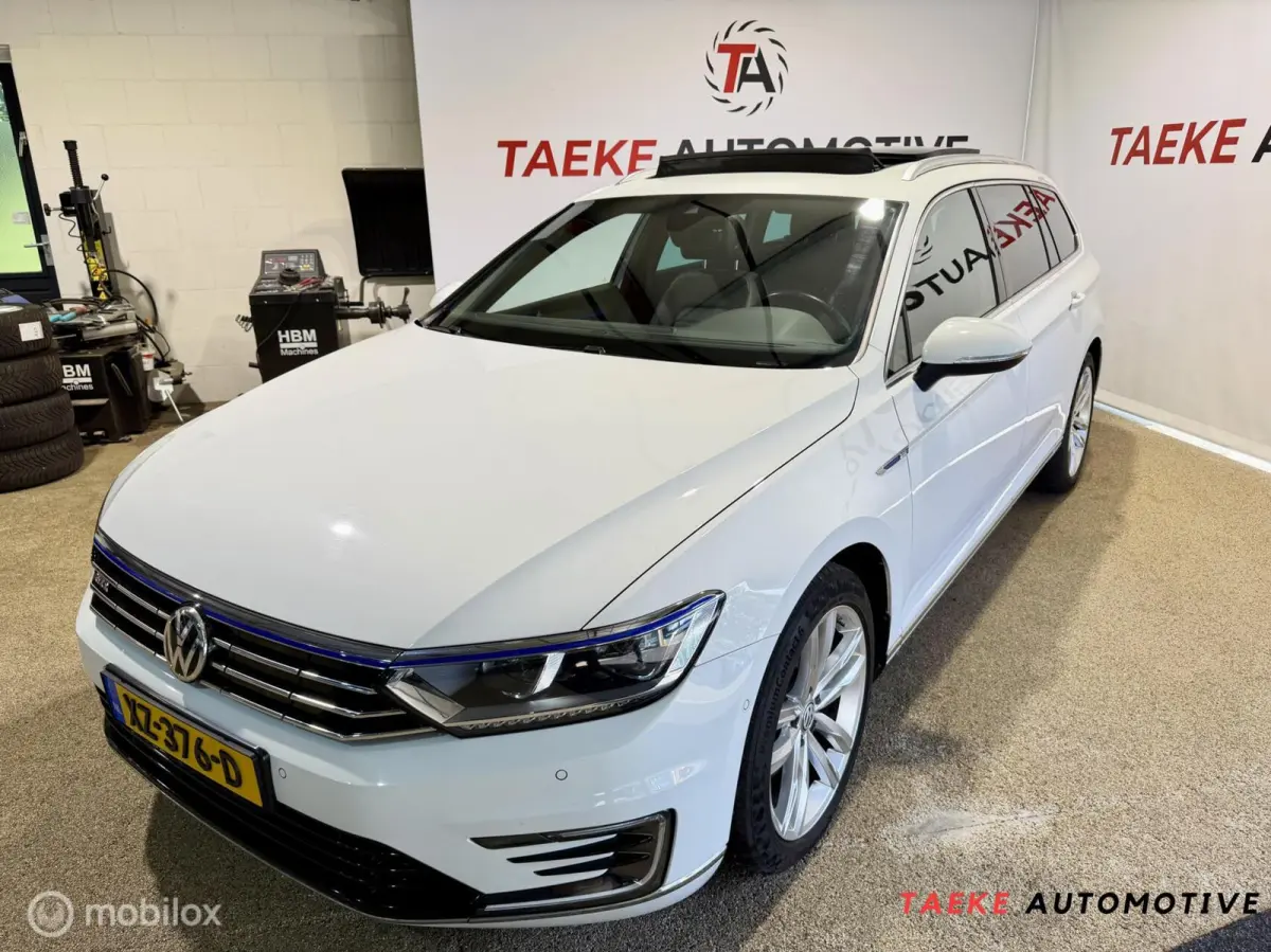 1.4 TSI GTE Highline PANO/LEDER