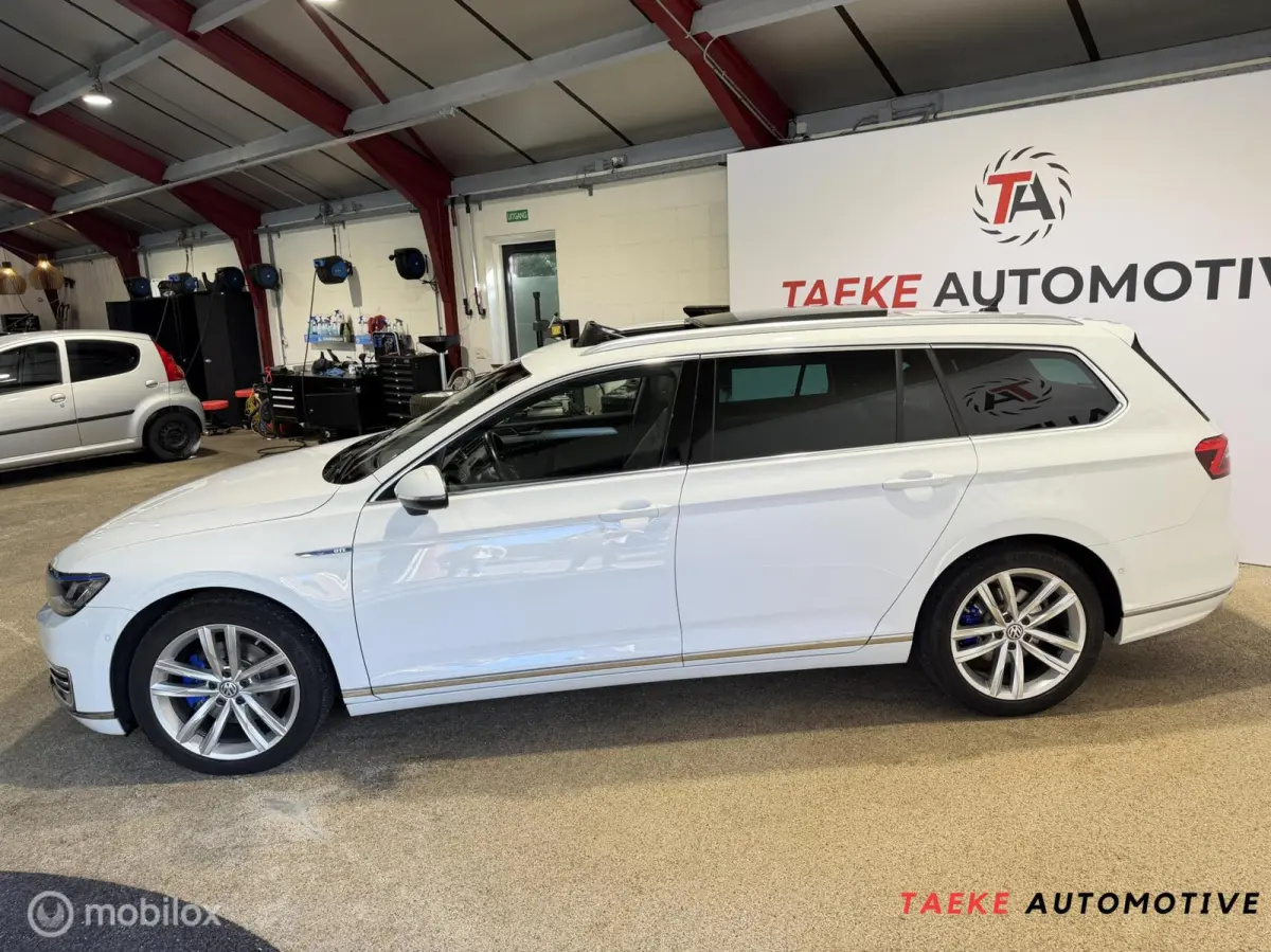 1.4 TSI GTE Highline PANO/LEDER