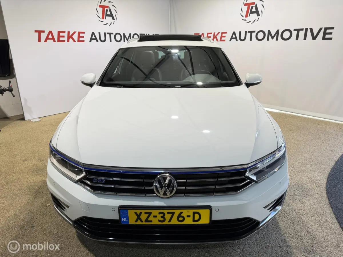 1.4 TSI GTE Highline PANO/LEDER