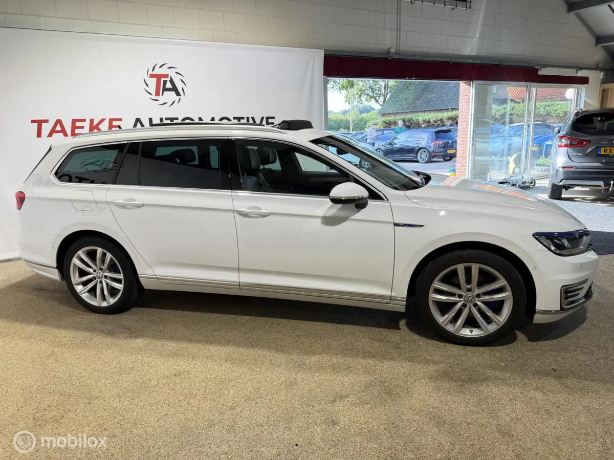 1.4 TSI GTE Highline PANO/LEDER