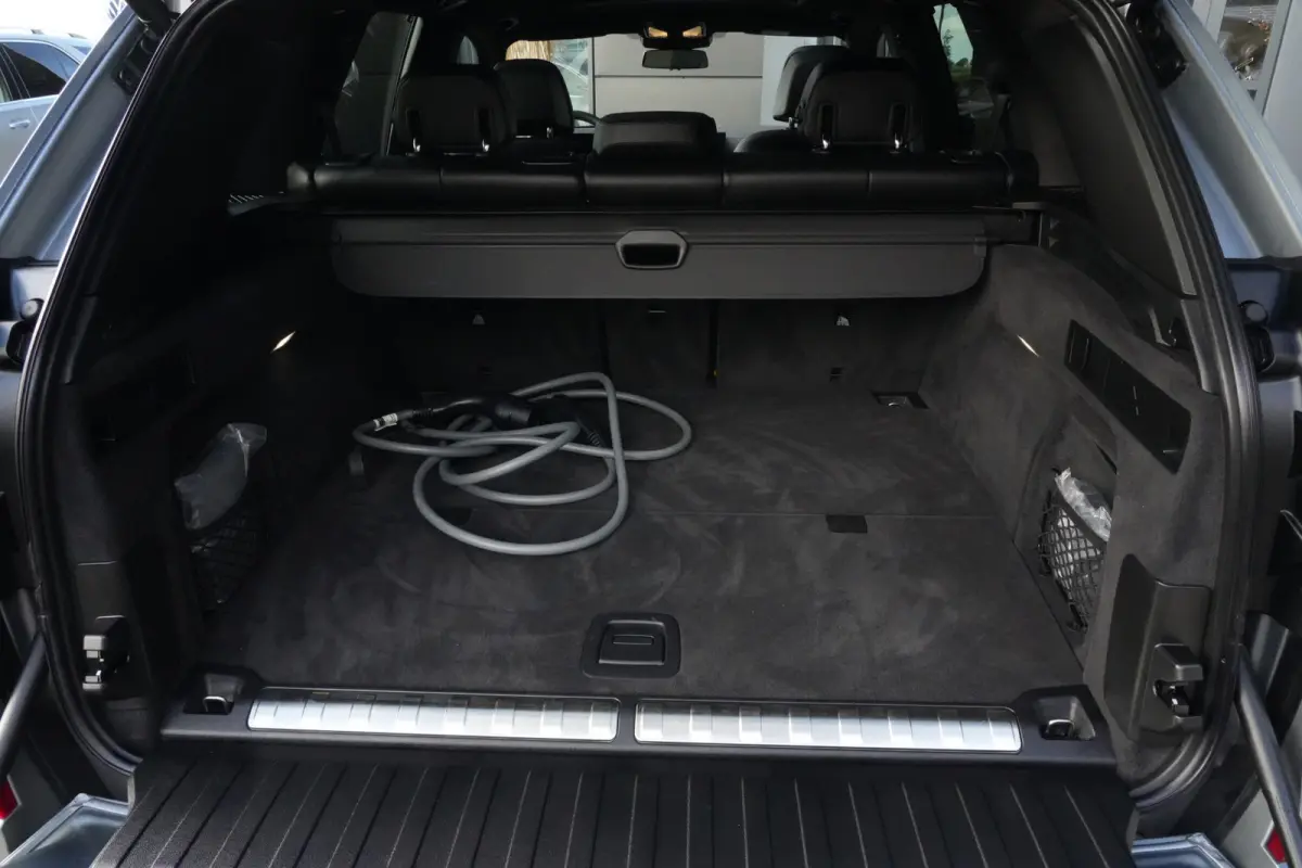 xDrive50e M Sport | 495 PK | PHEV | Pano | HUD | 360° | Softclose BMW X5 xDrive50e M Sport 495 PK Plug-in Hybrid met 3.0 zescilinder benzinemotor en 8-traps automatische transmissie, voorzi