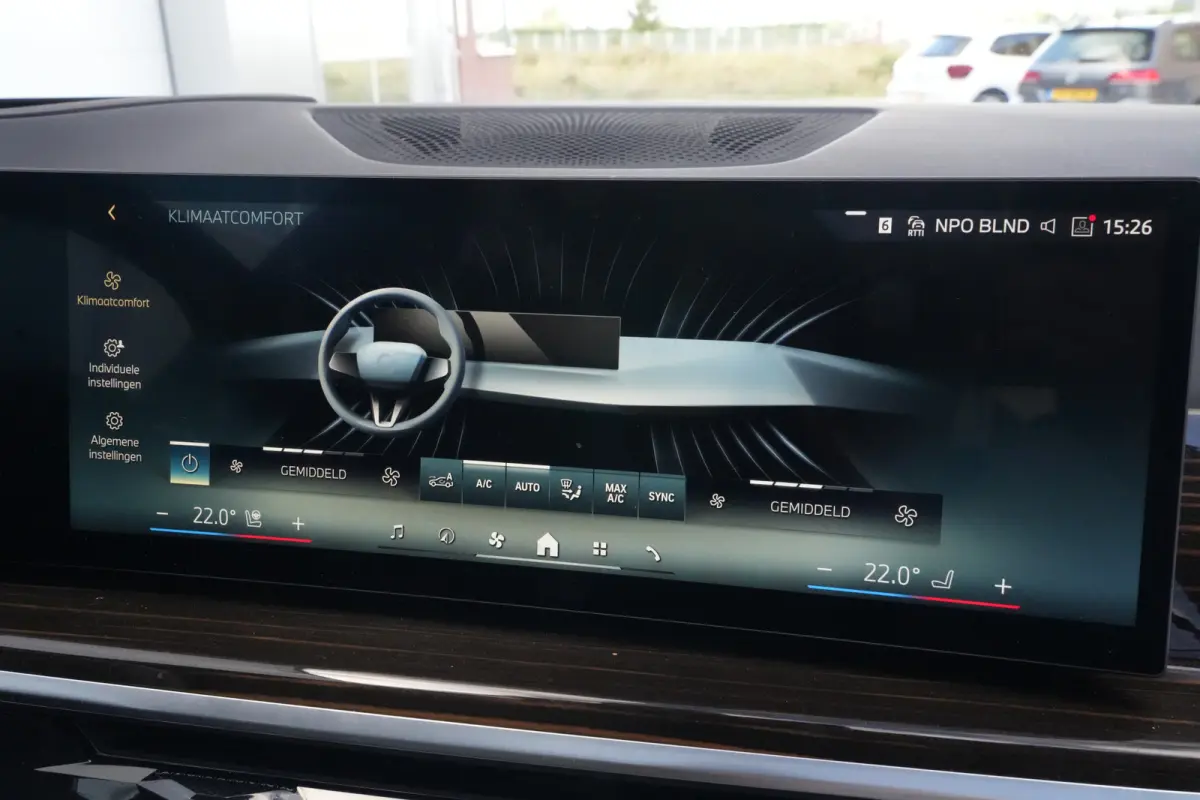 xDrive50e M Sport | 495 PK | PHEV | Pano | HUD | 360° | Softclose BMW X5 xDrive50e M Sport 495 PK Plug-in Hybrid met 3.0 zescilinder benzinemotor en 8-traps automatische transmissie, voorzi