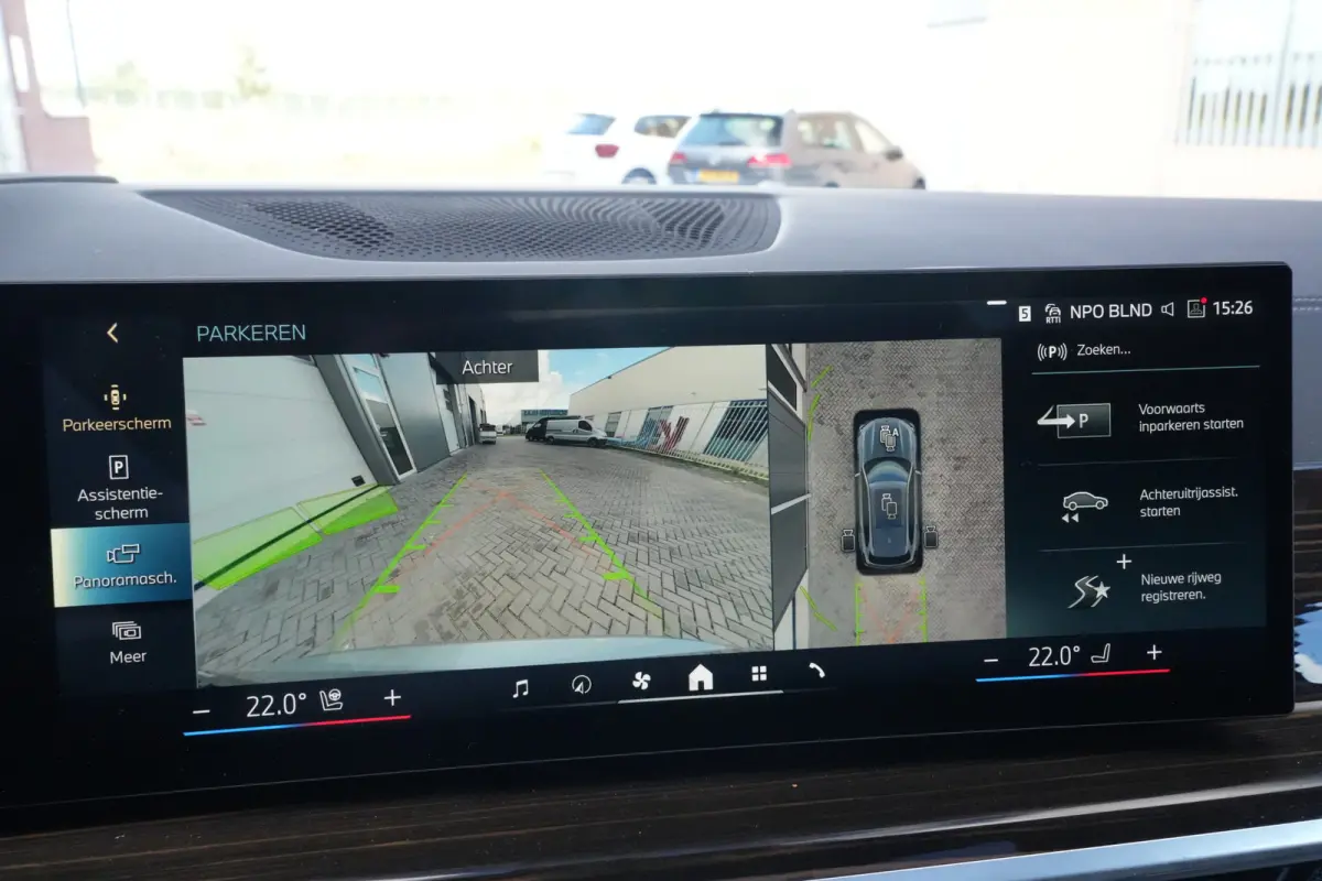 xDrive50e M Sport | 495 PK | PHEV | Pano | HUD | 360° | Softclose BMW X5 xDrive50e M Sport 495 PK Plug-in Hybrid met 3.0 zescilinder benzinemotor en 8-traps automatische transmissie, voorzi