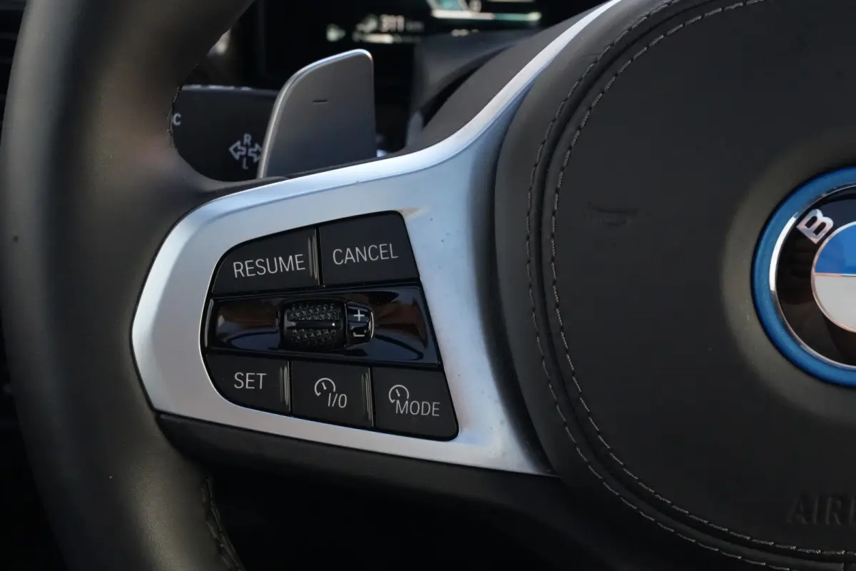 xDrive50e M Sport | 495 PK | PHEV | Pano | HUD | 360° | Softclose BMW X5 xDrive50e M Sport 495 PK Plug-in Hybrid met 3.0 zescilinder benzinemotor en 8-traps automatische transmissie, voorzi