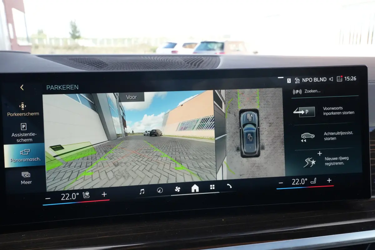 xDrive50e M Sport | 495 PK | PHEV | Pano | HUD | 360° | Softclose BMW X5 xDrive50e M Sport 495 PK Plug-in Hybrid met 3.0 zescilinder benzinemotor en 8-traps automatische transmissie, voorzi