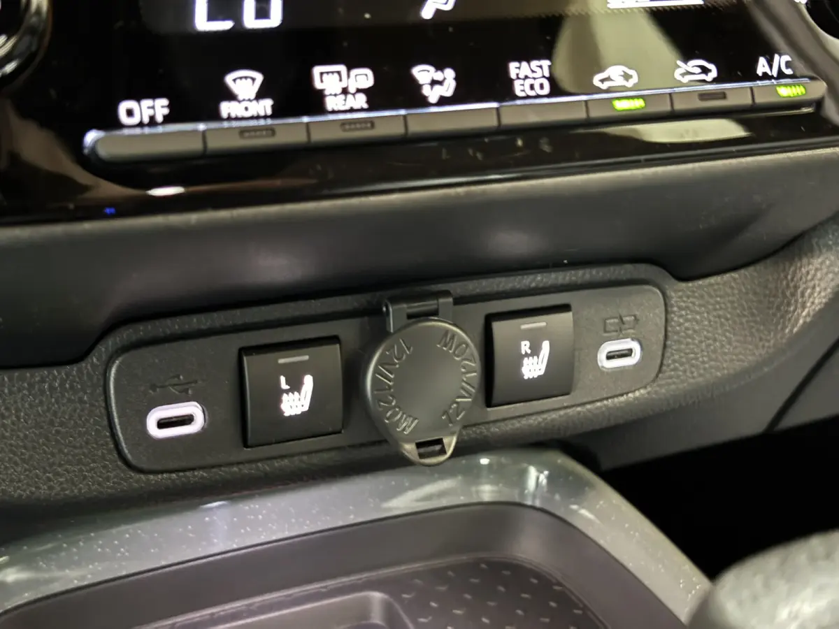 Hybrid 115 Pulse / Camera / Applecarplay/Androidauto / Parkeersensoren V+A / Stoelverwarming /