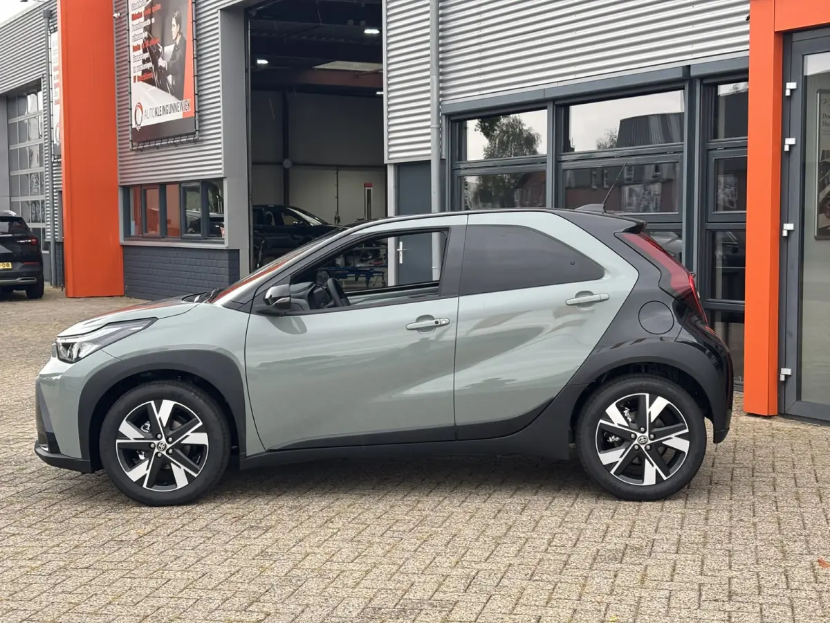 Hybrid 115 Pulse / Camera / Applecarplay/Androidauto / Parkeersensoren V+A / Stoelverwarming /