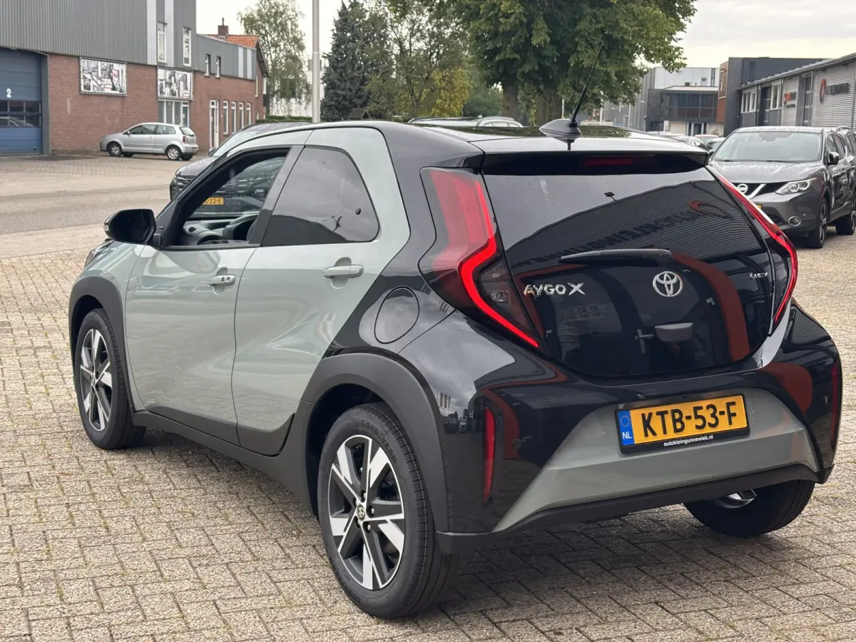 Hybrid 115 Pulse / Camera / Applecarplay/Androidauto / Parkeersensoren V+A / Stoelverwarming /