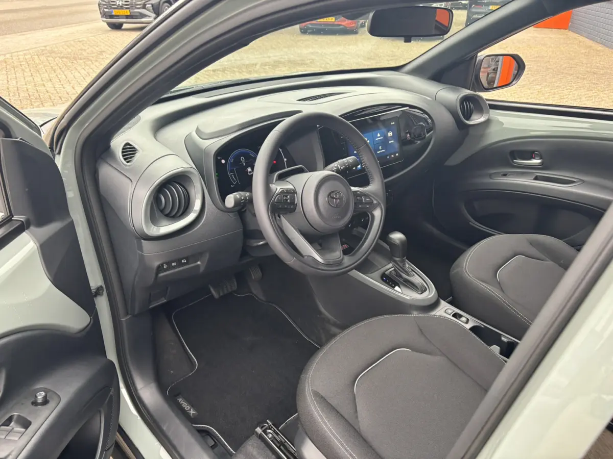Hybrid 115 Pulse / Camera / Applecarplay/Androidauto / Parkeersensoren V+A / Stoelverwarming /