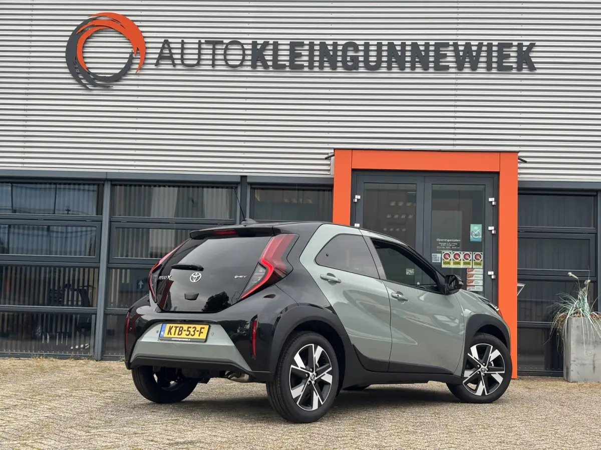 Hybrid 115 Pulse / Camera / Applecarplay/Androidauto / Parkeersensoren V+A / Stoelverwarming /