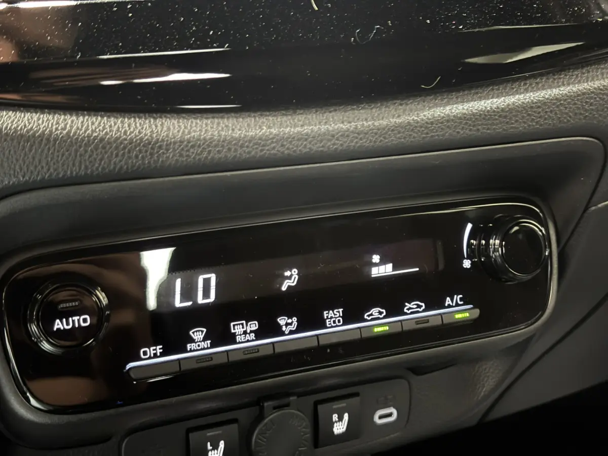 Hybrid 115 Pulse / Camera / Applecarplay/Androidauto / Parkeersensoren V+A / Stoelverwarming /