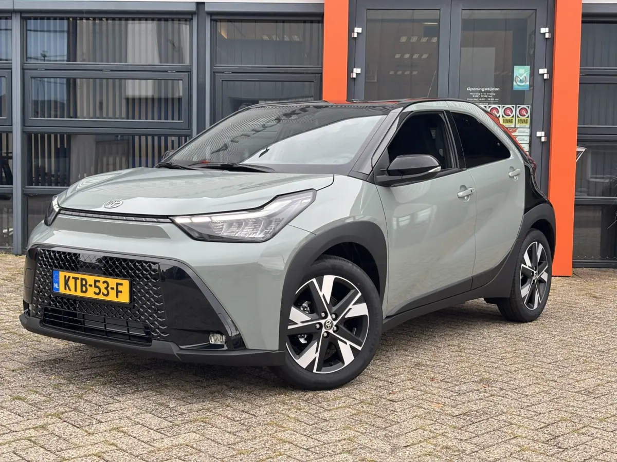 Hybrid 115 Pulse / Camera / Applecarplay/Androidauto / Parkeersensoren V+A / Stoelverwarming /