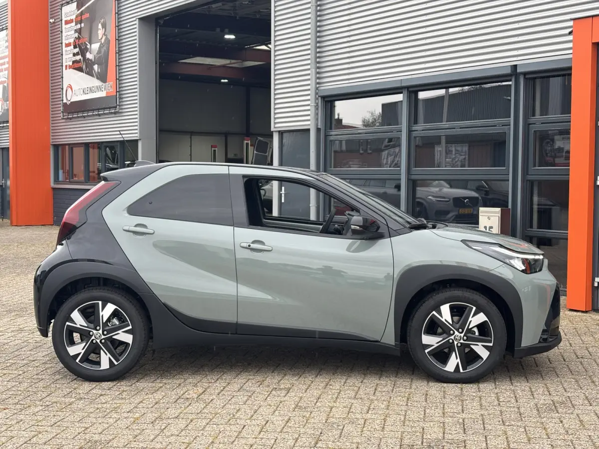 Hybrid 115 Pulse / Camera / Applecarplay/Androidauto / Parkeersensoren V+A / Stoelverwarming /