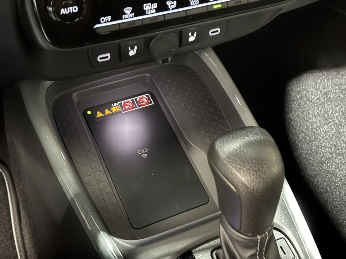 Hybrid 115 Pulse / Camera / Applecarplay/Androidauto / Parkeersensoren V+A / Stoelverwarming /