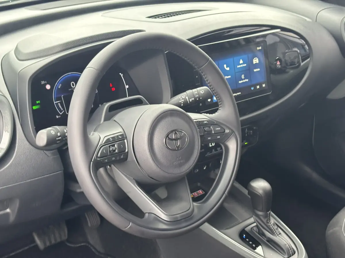 Hybrid 115 Pulse / Camera / Applecarplay/Androidauto / Parkeersensoren V+A / Stoelverwarming /