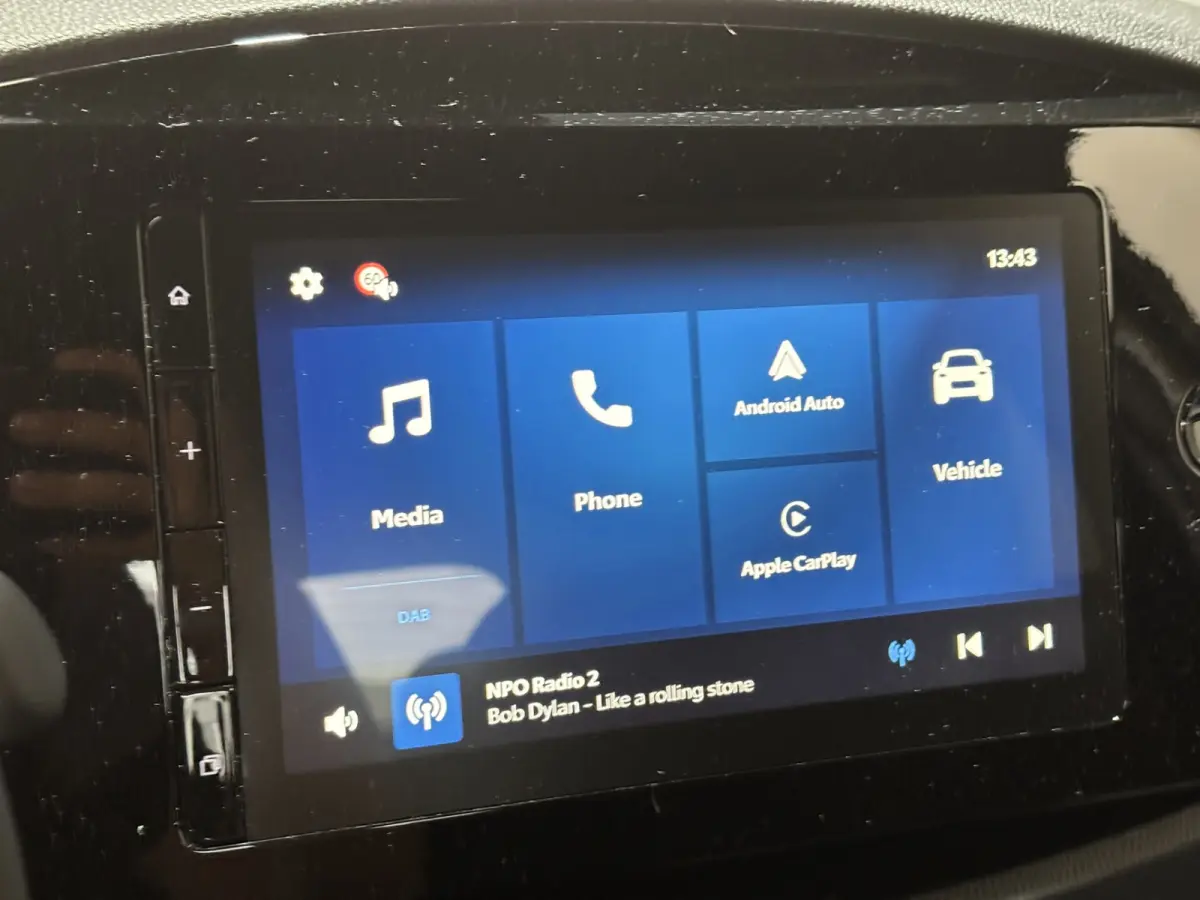 Hybrid 115 Pulse / Camera / Applecarplay/Androidauto / Parkeersensoren V+A / Stoelverwarming /