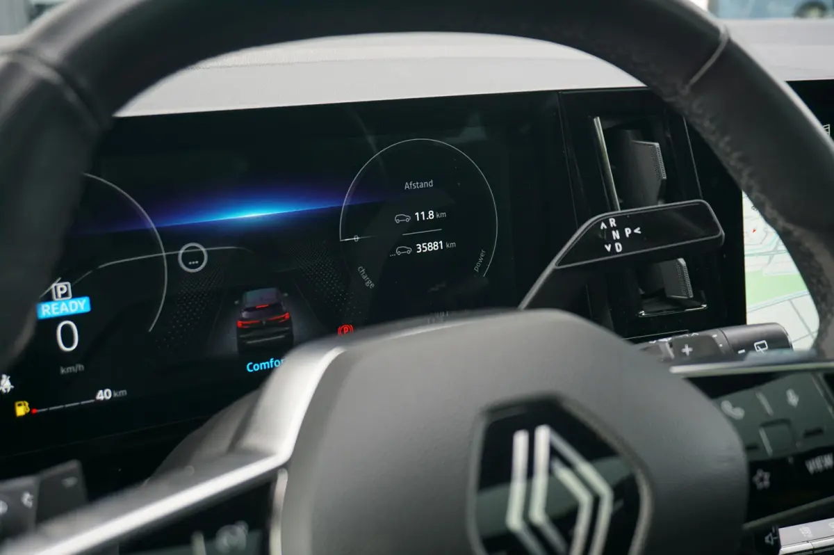 1.2 E-Tech full hybrid 200 Iconic