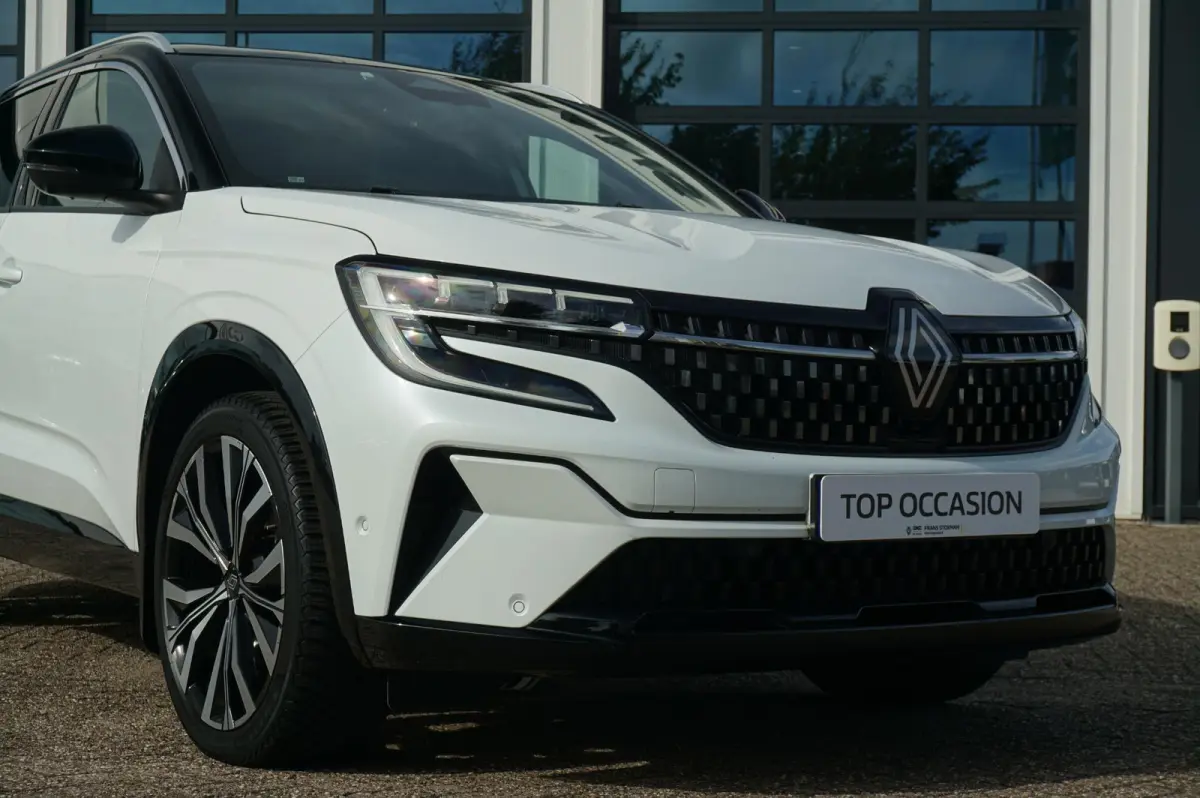 1.2 E-Tech full hybrid 200 Iconic