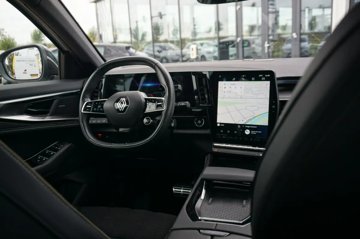 1.2 E-Tech full hybrid 200 Iconic