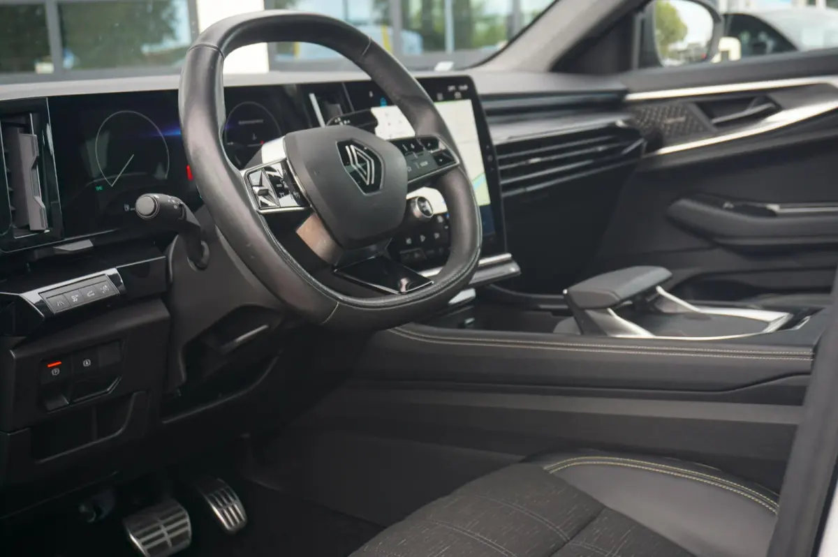 1.2 E-Tech full hybrid 200 Iconic