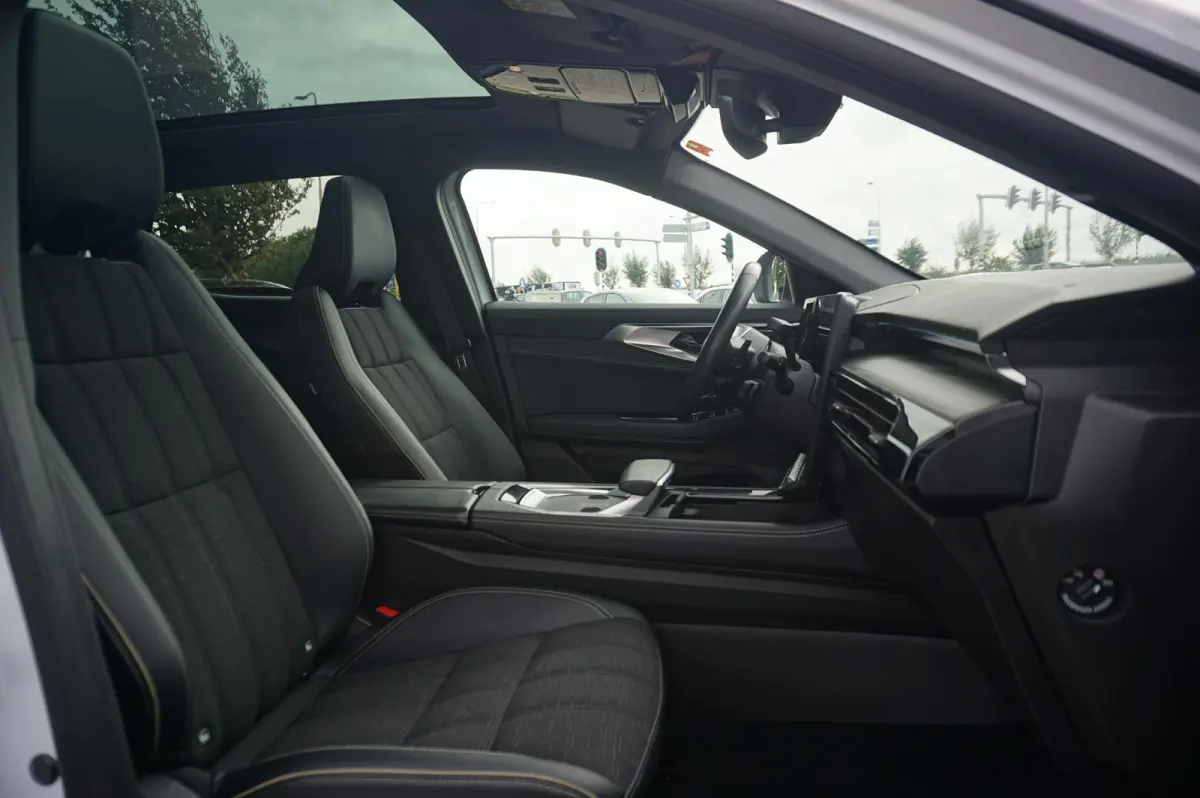 1.2 E-Tech full hybrid 200 Iconic