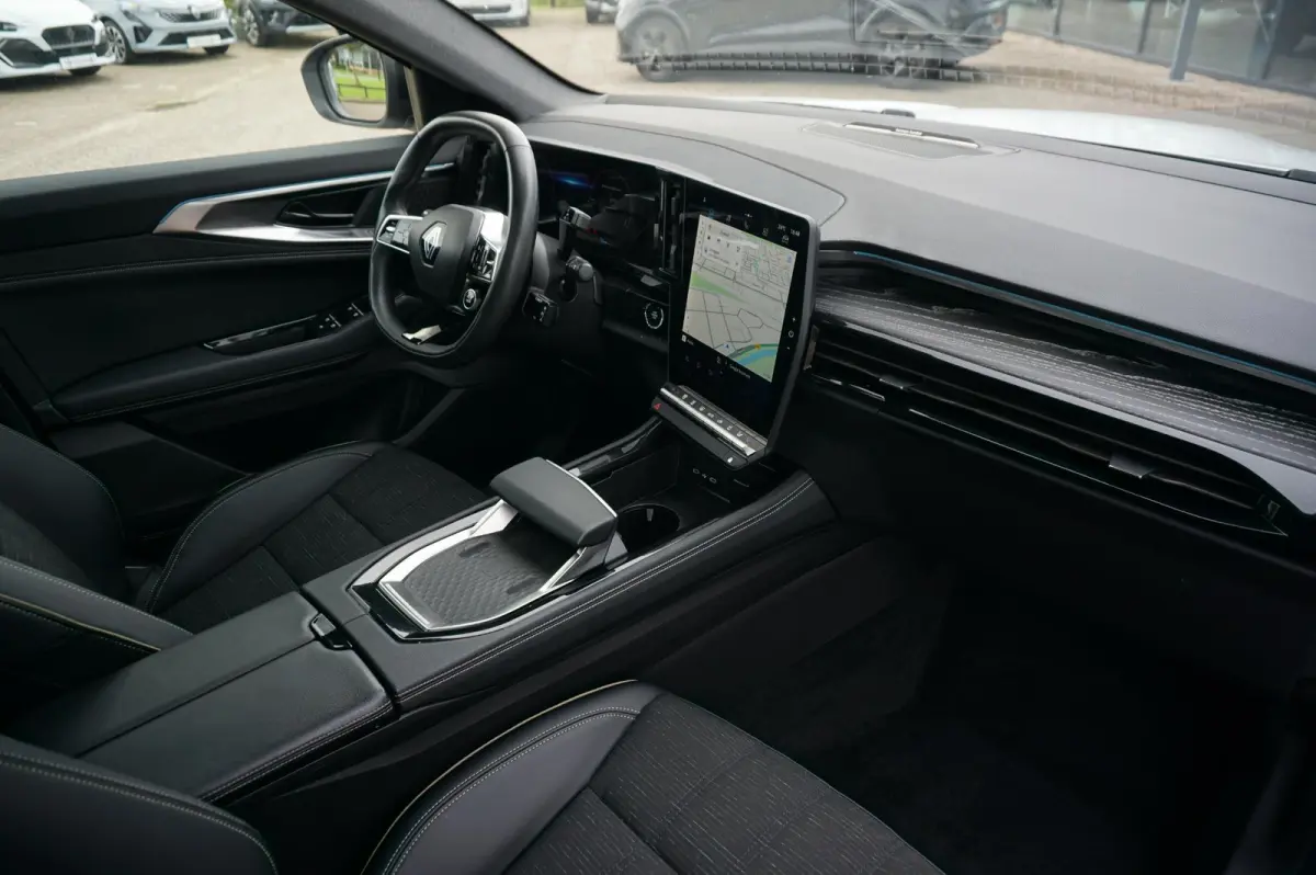 1.2 E-Tech full hybrid 200 Iconic