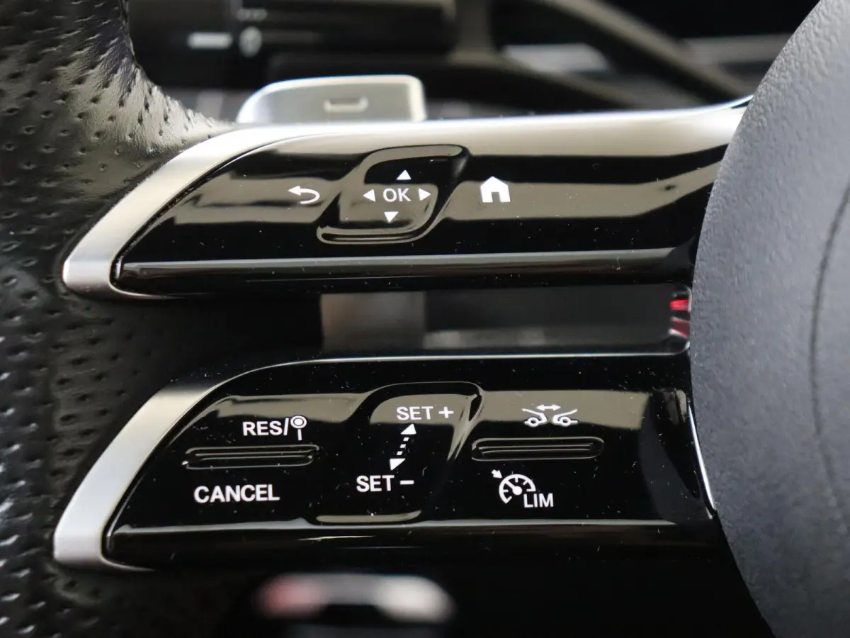 300 e AMG Line Limited /Panoramadak /Memory /HUD /360 Camera