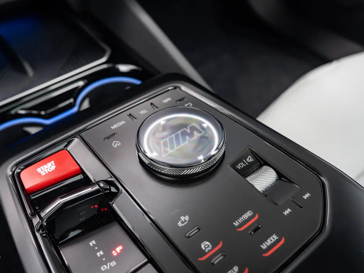 M5 | Comfort Access | Driving Assistant Proffesional | M Drive Professional | Bowers & Wilkins | Panoramadak | Neus PPF | Trekhaak