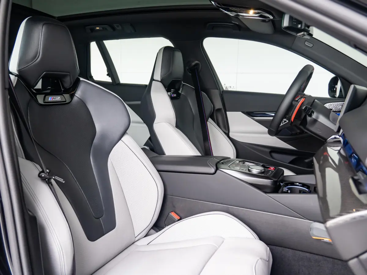 M5 | Comfort Access | Driving Assistant Proffesional | M Drive Professional | Bowers & Wilkins | Panoramadak | Neus PPF | Trekhaak