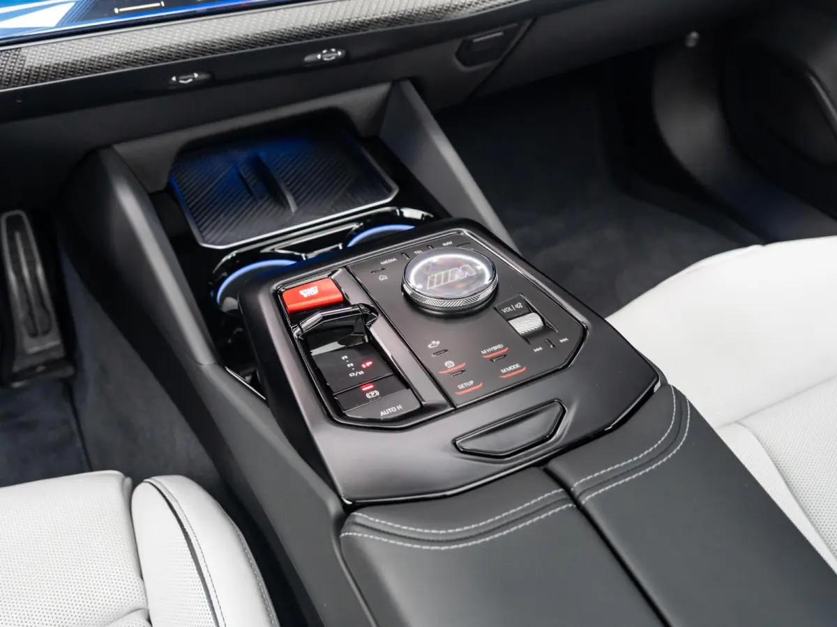 M5 | Comfort Access | Driving Assistant Proffesional | M Drive Professional | Bowers & Wilkins | Panoramadak | Neus PPF | Trekhaak