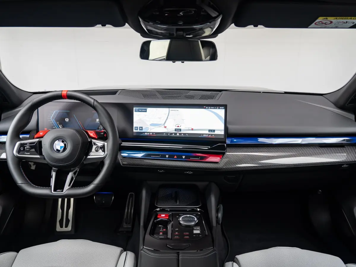 M5 | Comfort Access | Driving Assistant Proffesional | M Drive Professional | Bowers & Wilkins | Panoramadak | Neus PPF | Trekhaak