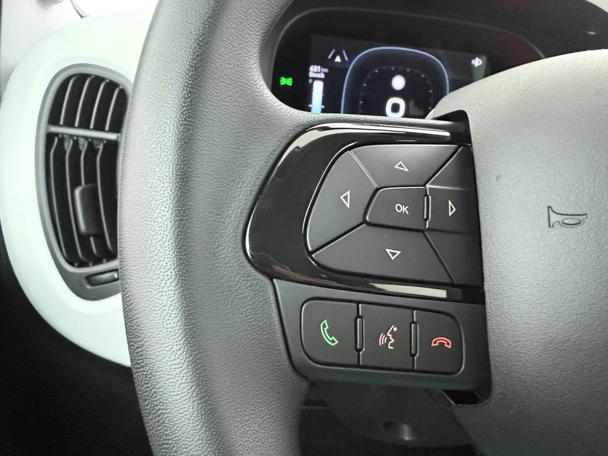 Cross, (2025) | 7" touchscreen radio met Bluetooth, DAB, USB & Apple Carplay & Android AutoTM | Airconditioning handmatig | Cross exterieur