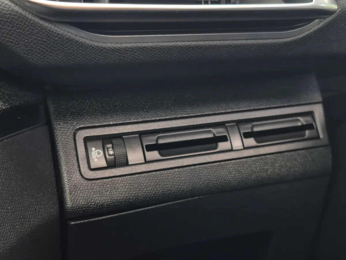 1.2 PureTech Allure Panoramadak | Camera | Parkeersensoren | Climate control | Extra getint glas |
