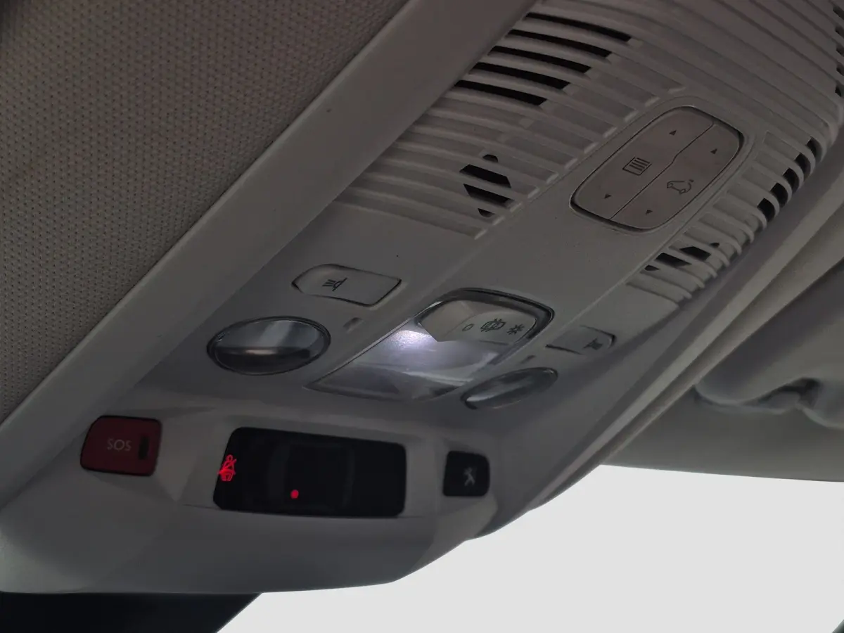 1.2 PureTech Allure Panoramadak | Camera | Parkeersensoren | Climate control | Extra getint glas |