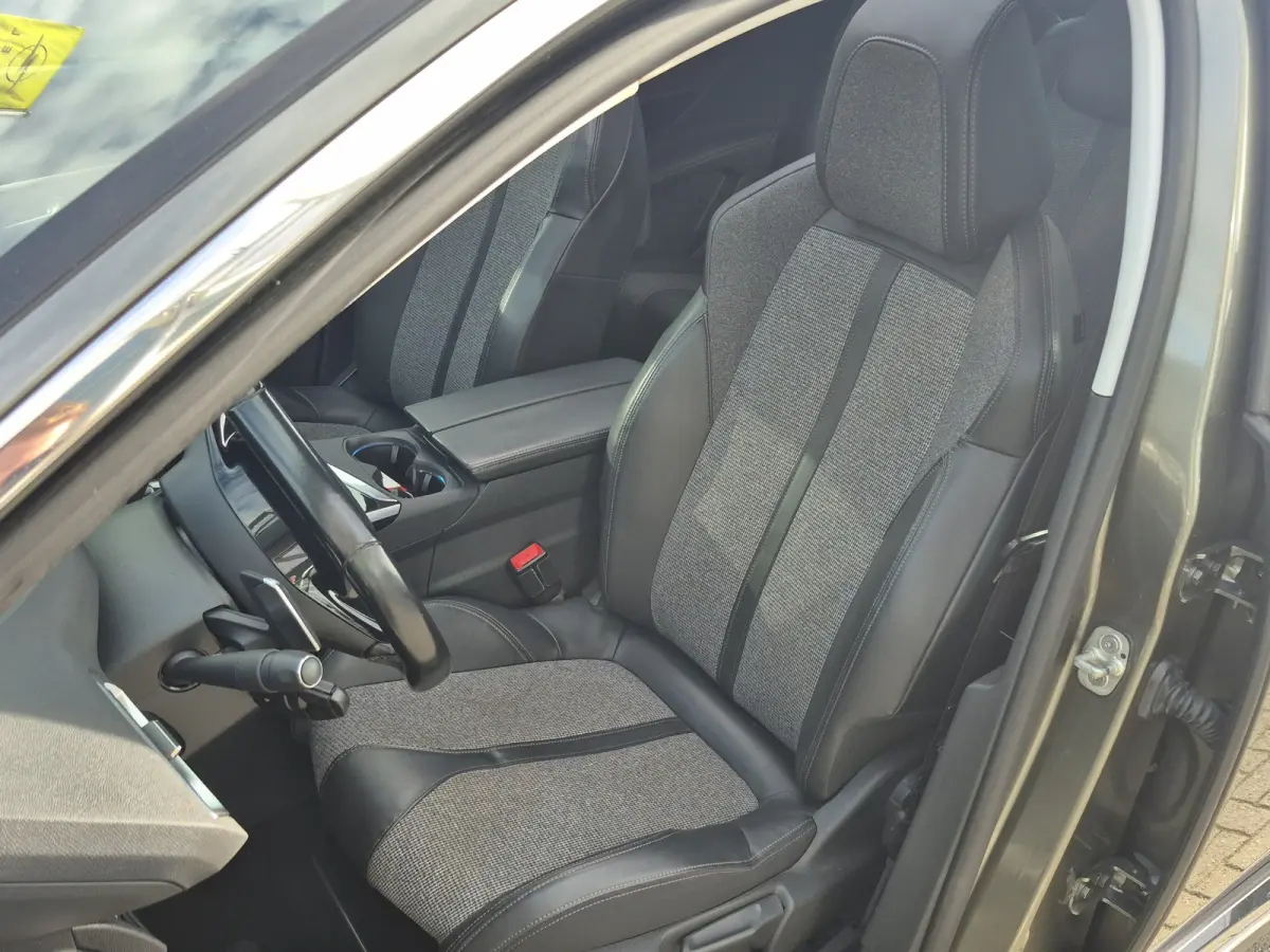 1.2 PureTech Allure Panoramadak | Camera | Parkeersensoren | Climate control | Extra getint glas |