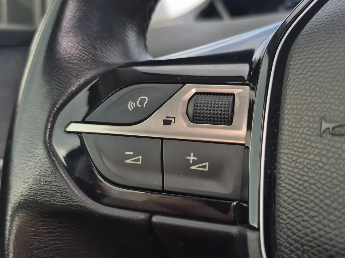 1.2 PureTech Allure Panoramadak | Camera | Parkeersensoren | Climate control | Extra getint glas |